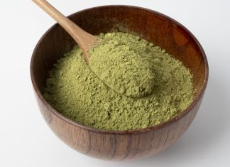 Kratom Legalization In The US & EU: How Do They Both Differ? Green matcha powder in a bowl