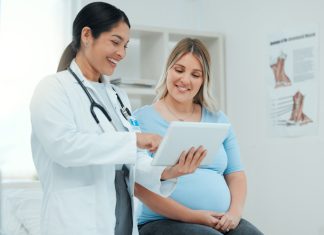 Pregnant patient consultation with a doctor