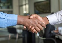 Building Strong Vendor Relationships: Strategies for Success shake hands