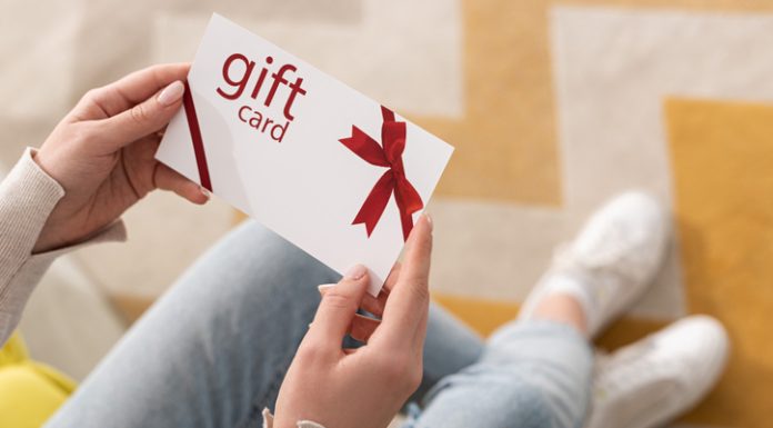 Fascinating Tips for Getting the Incredible Gift Cards woman holding a gift card
