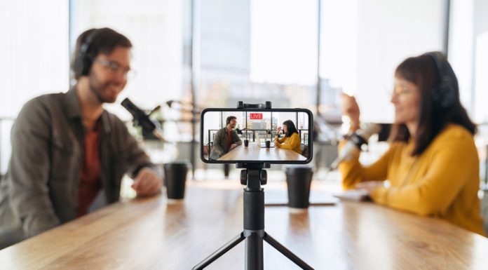 The Crucial Advantages of Utilizing Professional Guest Blog Posting Services Man and Woman talking while recording