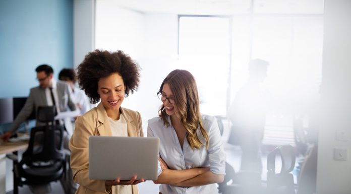 Former BlackRock HR Exec Jeff Smith Shares Strategies for Building Teams in a Modern Work Environment multiethnic women working together