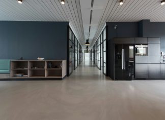 Eco-Friendly Cleaning Solutions: How Fitness Centers Can Go Green Office interior