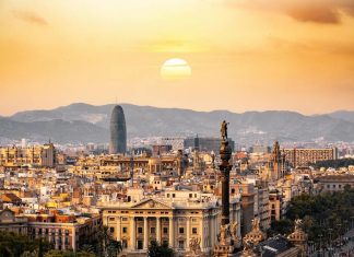 Leiebil Spania: Why Travel Through Spain? Barcelona, Spain