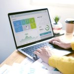 Businesspeople working in finance and accounting Analyze finance