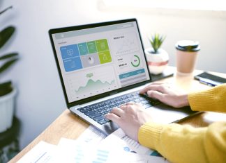 Businesspeople working in finance and accounting Analyze finance