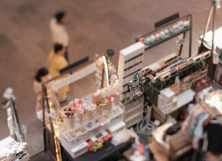 Social pop up event in shopping mall for entrepreneurs and makers.