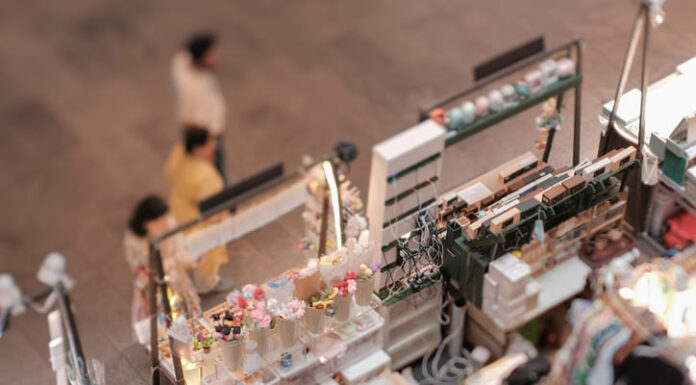 Social pop up event in shopping mall for entrepreneurs and makers.