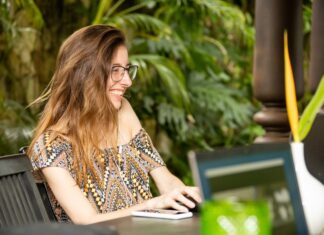 Work from Anywhere, Connect Everywhere: Strengthening Remote Ties woman in remote work