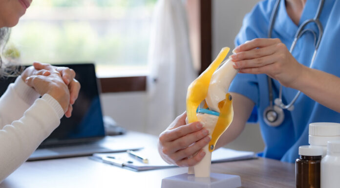 Female doctor who is explaining the treatment method of the knee joint to the woman patient