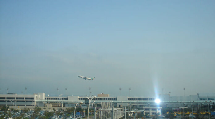 Don’t Park at Tullamarine Airport Until you Read this Beautiful view of a plane taking off at the airport
