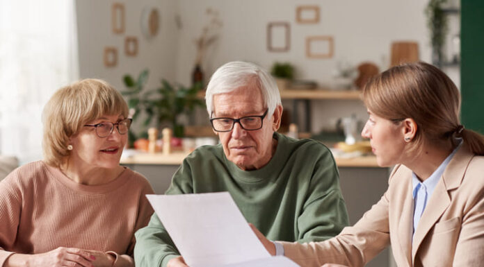 How to Effectively Use Dynasty Trusts Senior couple making a will