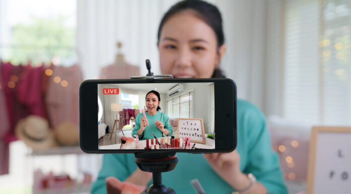 Driving Business Growth with Live Streaming Using OneStream Live Businesswoman live streaming her make up product