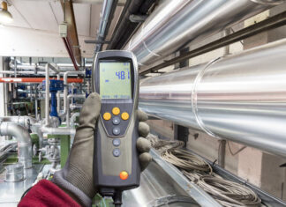 Electronic instrument for measuring temperature in a industry