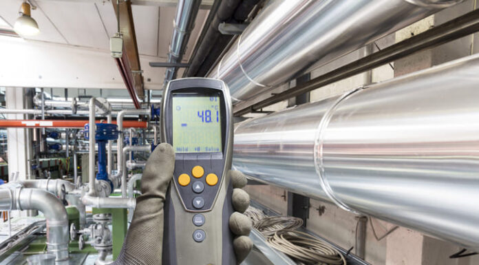 Precision in Temperature Measurement: Finding the Right Solutions Electronic instrument for measuring temperature in a industry