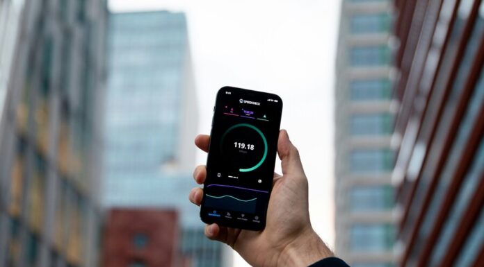 A person holding a cellphone