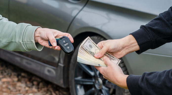 Legalities of Buying Second Hand Cars in Dubai by Expats Exchange money and car keys