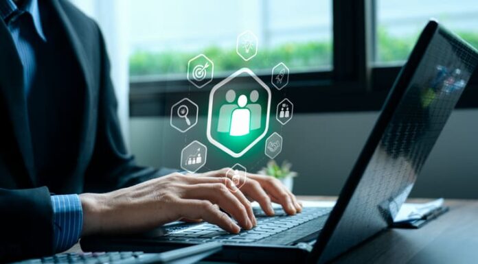 HR using computer for recruitment