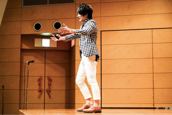 Speaker having a speech on stage