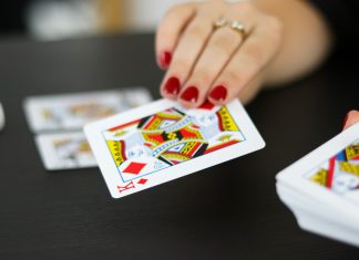 Poker card/Online casinos