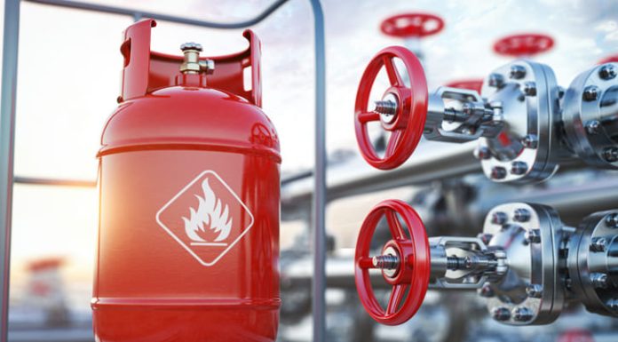 Delivery and filling with natural gas of lpg gas bottle or tank