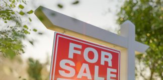 Expert Tips to Sell Your Arizona Home Quickly in a Competitive Market For Sale Real Estate Sign in Front of property