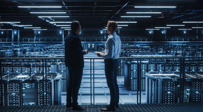 Data Center IT Specialist and e-Business Enrepreneur Talk, Use Laptop.