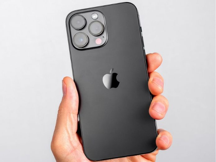 iStock-2063514315 (1) Hand holding iphone 14 pro max