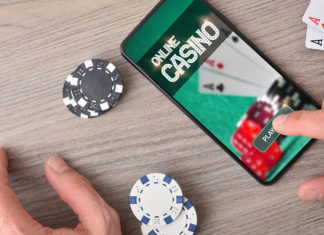 Playing online casino games with hand entering application of smartphone