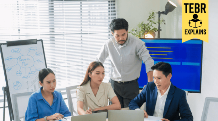 Colleagues having a meeting in office boardroom asian young businessman lead his team to discuss their projects Businesswoman and businessman leading a meeting in office.Business incubator concept