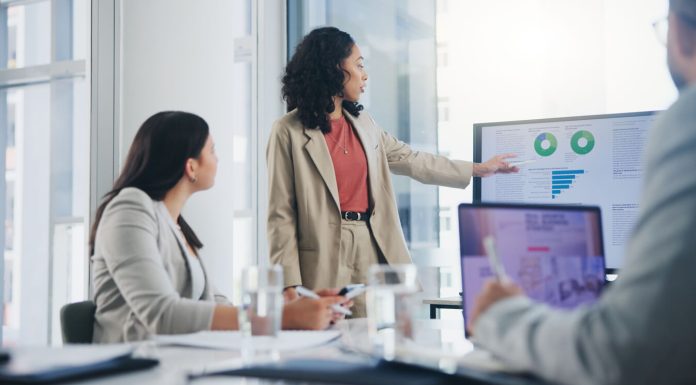 Llyodstern com Offers Real-Time Signals to Support Smarter Transaction Decisions data presentation in financial world