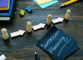 Aging Executives and Legal Exposure: The Overlooked Risks in Succession Planning Succession planning sign and figurines with arrows. Legal risks of succession planning concept