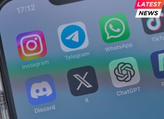iphone on a table showing icons of the apps instagram, telegram, tiktok, twitter, discord, telegram, chatgpt and paypal