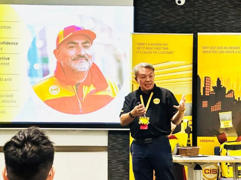 DHL - business man talking