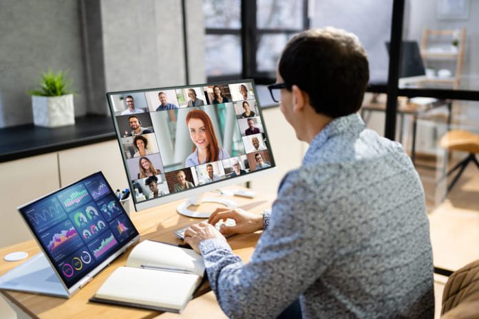 iStock-1367488501 (1) Manager checking remote teams