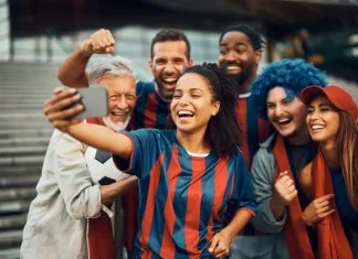 The Business of Belonging: Why Emotion and Exclusivity are the Future of Sports Events Player of sports and fans taking a selfie