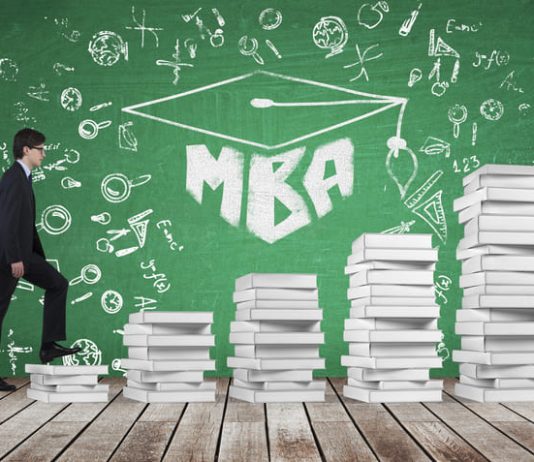 MBA vs EMBA: Which Business Degree is Right for You? Student choosing between MBA