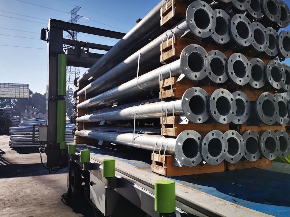 Loading metal tubes with an automated Container Loading System.