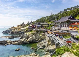 Busan Travel and Regional Guide: Discover Korea’s Coastal Gem Haedong Yonggungsa Temple in Busan, South Korea.