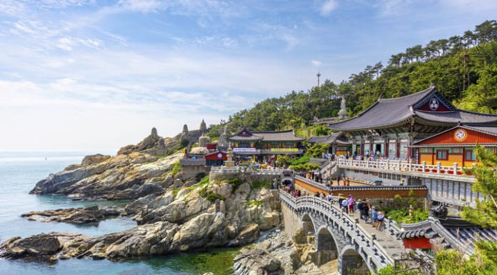 Busan Travel and Regional Guide: Discover Korea’s Coastal Gem Haedong Yonggungsa Temple in Busan, South Korea.