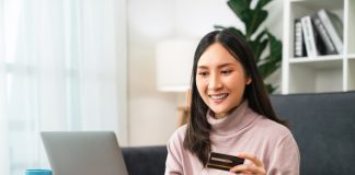 How Online Financial Services are Transforming Business Banking in Europe with Multi-Currency Accounts Online Financial Services are Transforming Business Banking in Europe