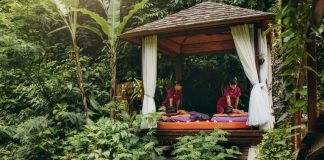 Travel Wellness Guide: Relaxation Through Aroma Massage and Spa Travel massage