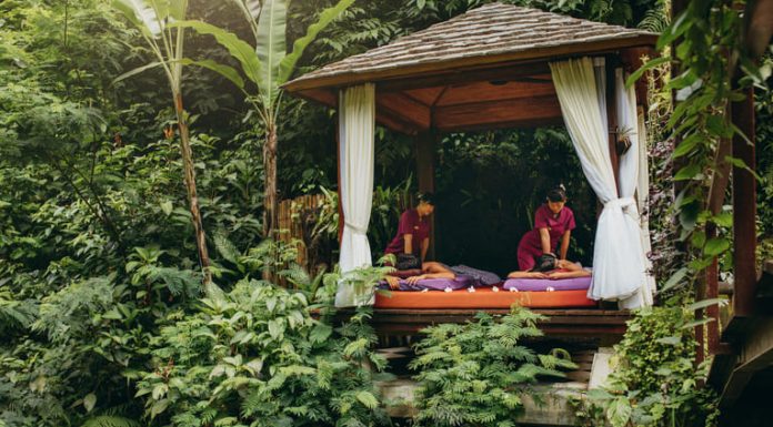 Travel Wellness Guide: Relaxation Through Aroma Massage and Spa Travel massage