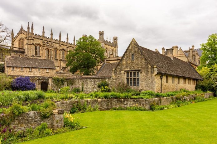 iStock-2202224096 Oxford Medieval architecture