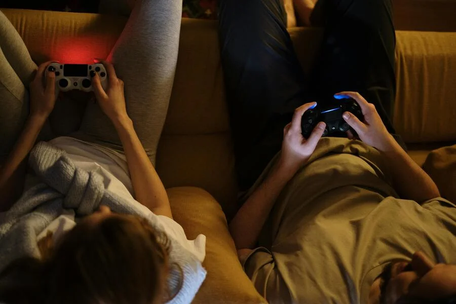 Two people playing online games