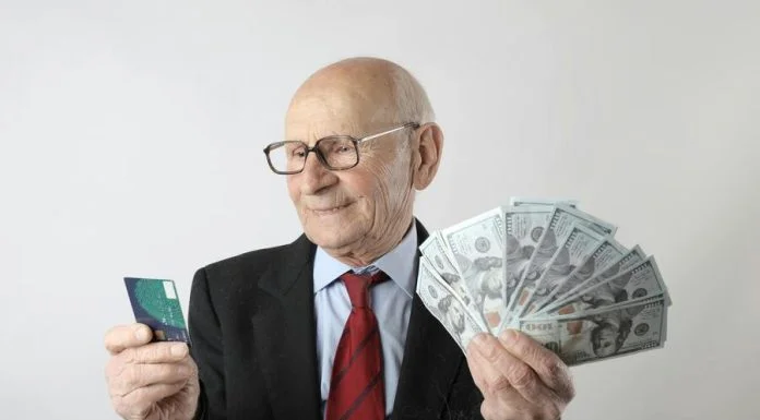 Essential Guide to 401k Loans: Uses, Credit Impact and Key Facts Man holding credit card and cash from loan