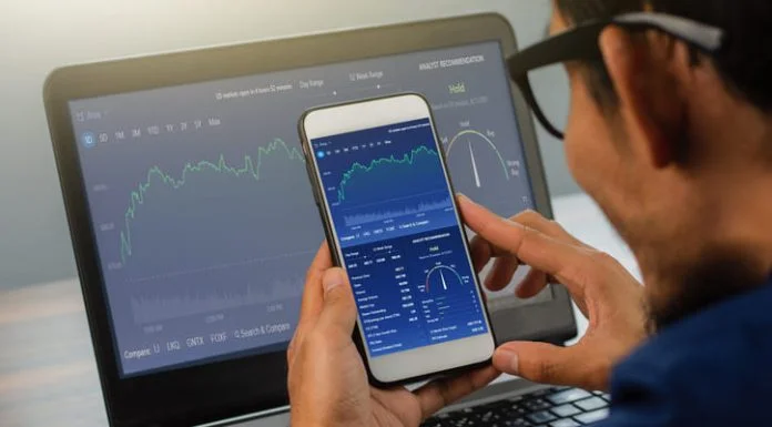 Maverix-Global.com Review: Seven Tiers of Trading Evolution Businessman trading online