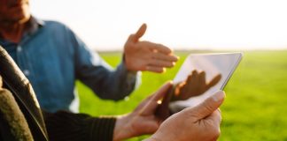 Innovation Overload: How Tanner Winterhof Helps Farmers Navigate Trade Show Technology Farmers - Smart farm