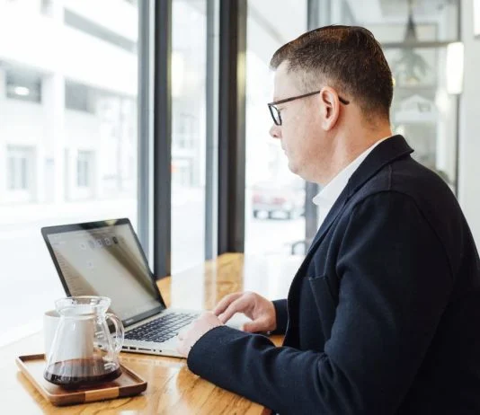 How Smart Companies Use Email Finders to Reach the Right People and Drive Growth