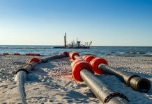 Reducing Risk in Marine and Dredging Projects with Pipe Floats